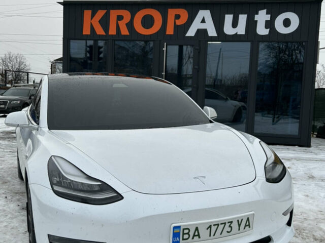 Белый Тесла Модель 3, объемом двигателя 0 л и пробегом 88 тыс. км за 17500 $, фото 1 на Automoto.ua