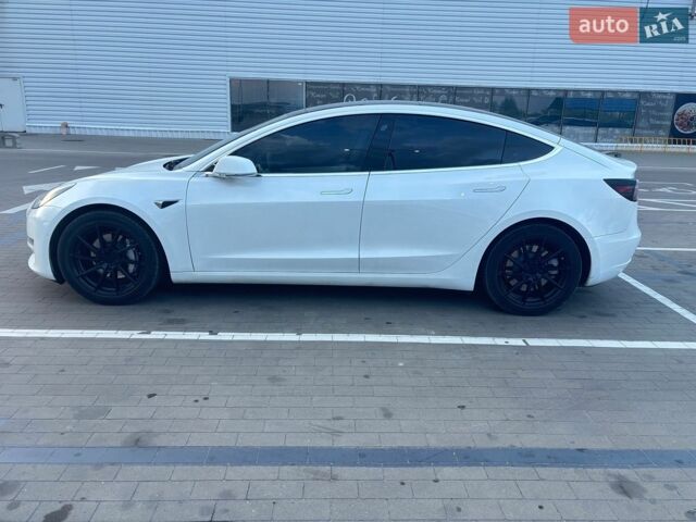 Білий Тесла Модель 3, об'ємом двигуна 0 л та пробігом 122 тис. км за 17800 $, фото 7 на Automoto.ua