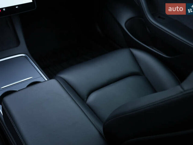 Білий Тесла Модель 3, об'ємом двигуна 0 л та пробігом 90 тис. км за 16999 $, фото 18 на Automoto.ua