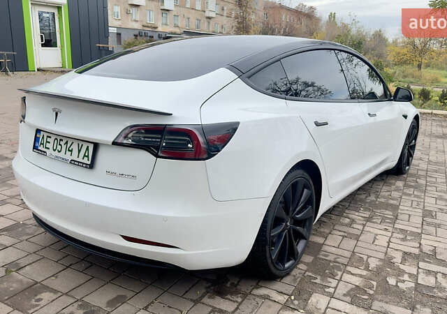 Белый Тесла Модель 3, объемом двигателя 0 л и пробегом 72 тыс. км за 25000 $, фото 5 на Automoto.ua