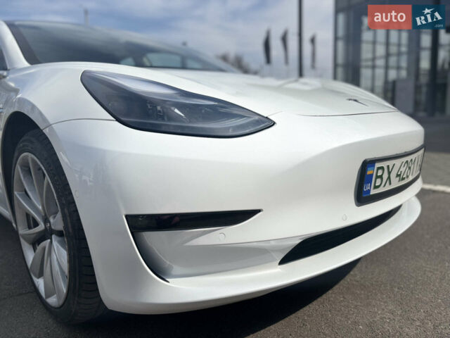 Белый Тесла Модель 3, объемом двигателя 0 л и пробегом 91 тыс. км за 22500 $, фото 13 на Automoto.ua