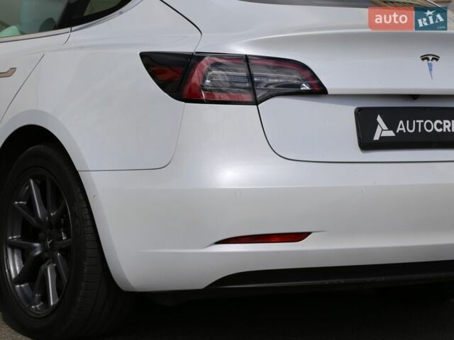 Белый Тесла Модель 3, объемом двигателя 0 л и пробегом 132 тыс. км за 24500 $, фото 7 на Automoto.ua