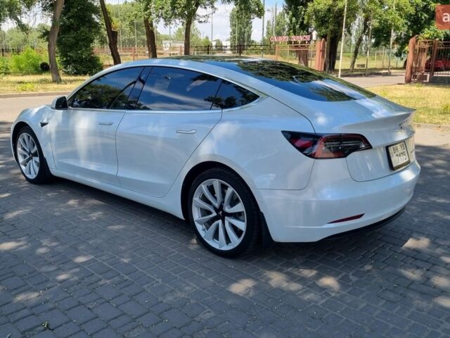 Білий Тесла Модель 3, об'ємом двигуна 0 л та пробігом 93 тис. км за 18500 $, фото 3 на Automoto.ua
