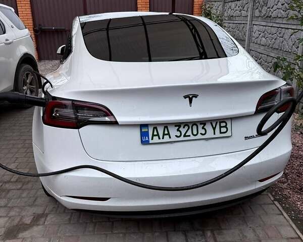 Белый Тесла Модель 3, объемом двигателя 0 л и пробегом 102 тыс. км за 19800 $, фото 4 на Automoto.ua