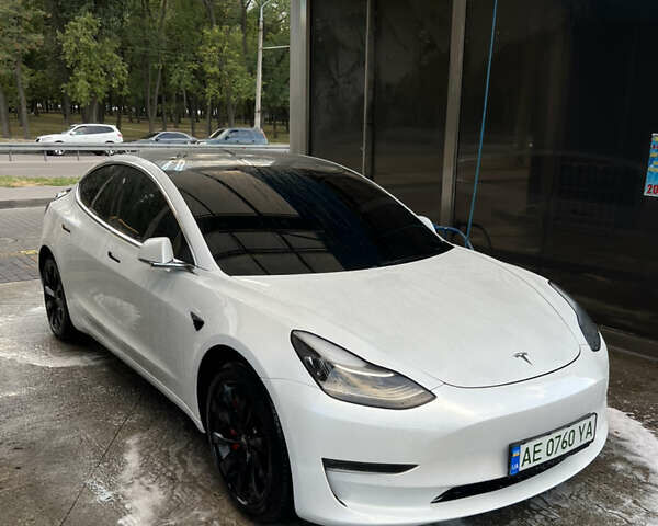 Білий Тесла Модель 3, об'ємом двигуна 0 л та пробігом 128 тис. км за 19500 $, фото 5 на Automoto.ua