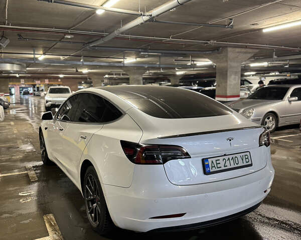 Білий Тесла Модель 3, об'ємом двигуна 0 л та пробігом 65 тис. км за 15300 $, фото 4 на Automoto.ua