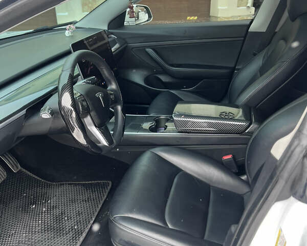 Белый Тесла Модель 3, объемом двигателя 0 л и пробегом 101 тыс. км за 14800 $, фото 22 на Automoto.ua