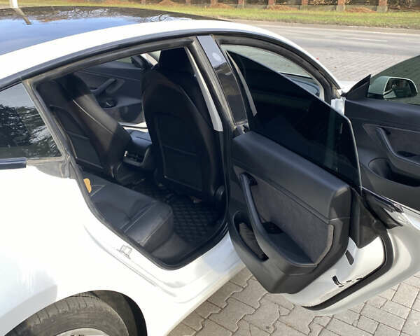 Білий Тесла Модель 3, об'ємом двигуна 0 л та пробігом 83 тис. км за 22000 $, фото 13 на Automoto.ua