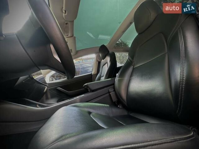 Тесла Модель 3 2020 в Киеве на Automoto.ua Белый Тесла Модель 3, объемом двигателя 0 л и пробегом 171 тыс. км за 19999 $, фото 12 на Automoto.ua