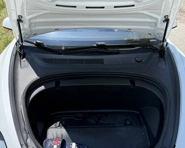 Тесла Модель 3 2020 у Кременчуге на Automoto.ua Білий Тесла Модель 3, об'ємом двигуна 0 л та пробігом 80 тис. км за 18000 $, фото 7 на Automoto.ua