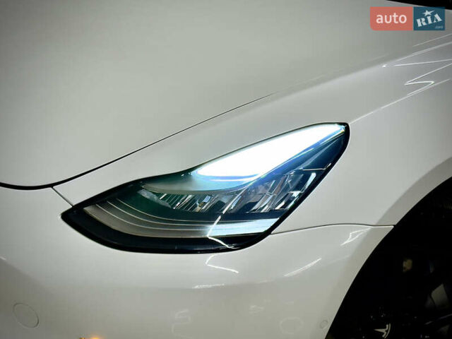 Белый Тесла Модель 3, объемом двигателя 0 л и пробегом 83 тыс. км за 15999 $, фото 2 на Automoto.ua