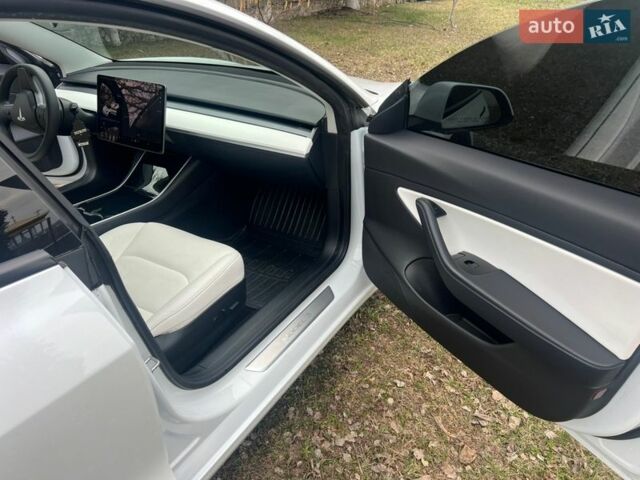 Білий Тесла Модель 3, об'ємом двигуна 0 л та пробігом 86 тис. км за 15800 $, фото 19 на Automoto.ua