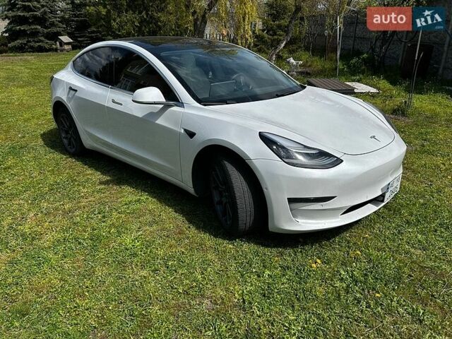 Белый Тесла Модель 3, объемом двигателя 0 л и пробегом 70 тыс. км за 15777 $, фото 6 на Automoto.ua