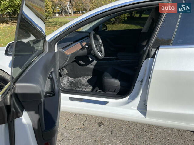 Белый Тесла Модель 3, объемом двигателя 0 л и пробегом 14 тыс. км за 35000 $, фото 4 на Automoto.ua