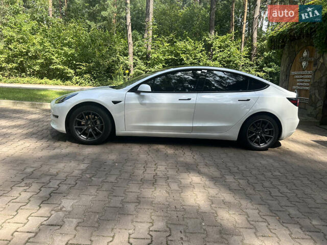 Белый Тесла Модель 3, объемом двигателя 0 л и пробегом 82 тыс. км за 26000 $, фото 2 на Automoto.ua