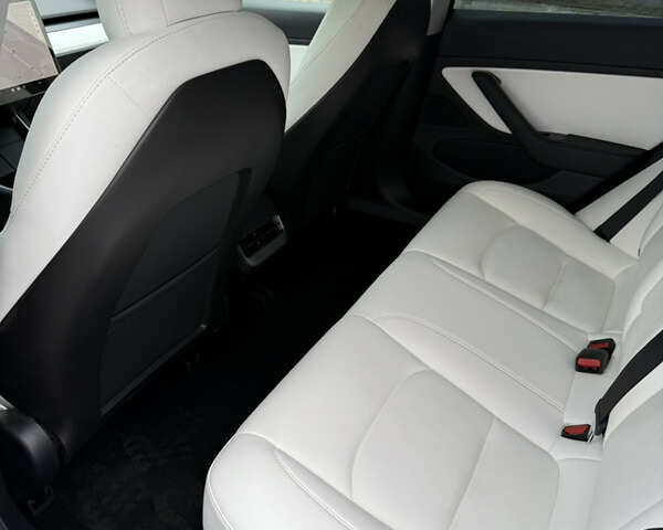 Білий Тесла Модель 3, об'ємом двигуна 0 л та пробігом 107 тис. км за 13800 $, фото 12 на Automoto.ua