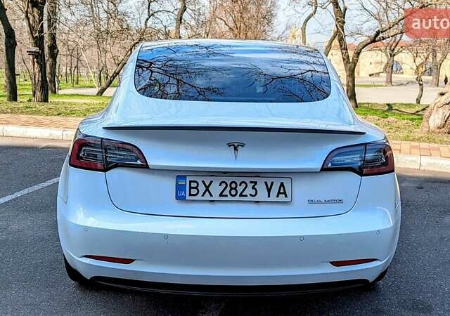 Белый Тесла Модель 3, объемом двигателя 0 л и пробегом 115 тыс. км за 20000 $, фото 3 на Automoto.ua