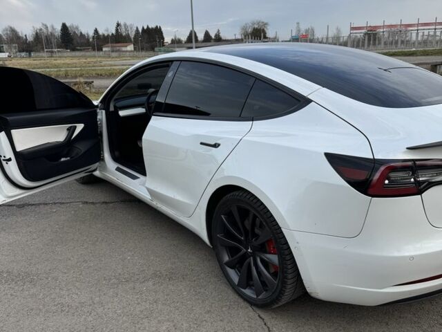 Білий Тесла Модель 3, об'ємом двигуна 0 л та пробігом 118 тис. км за 17500 $, фото 3 на Automoto.ua