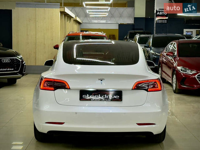 Белый Тесла Модель 3, объемом двигателя 0 л и пробегом 83 тыс. км за 15999 $, фото 15 на Automoto.ua