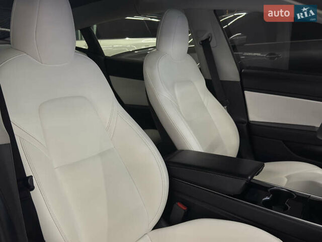 Белый Тесла Модель 3, объемом двигателя 0 л и пробегом 83 тыс. км за 15999 $, фото 24 на Automoto.ua