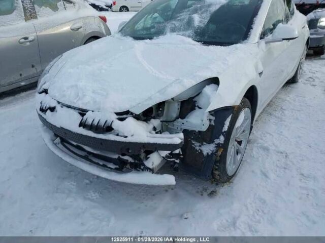 Белый Тесла Модель 3, объемом двигателя 0 л и пробегом 118 тыс. км за 10800 $, фото 5 на Automoto.ua