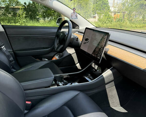 Тесла Модель 3 2020 у Кременчуге на Automoto.ua Білий Тесла Модель 3, об'ємом двигуна 0 л та пробігом 80 тис. км за 18000 $, фото 10 на Automoto.ua