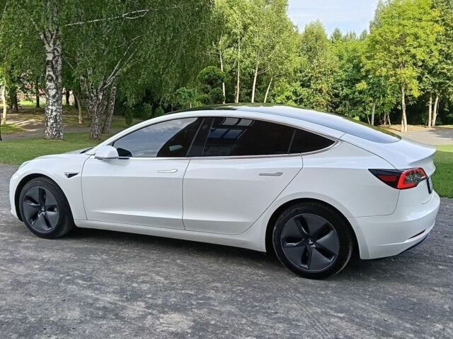 Белый Тесла Модель 3, объемом двигателя 0 л и пробегом 52 тыс. км за 16500 $, фото 4 на Automoto.ua