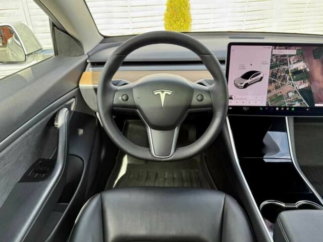 Белый Тесла Модель 3, объемом двигателя 0 л и пробегом 49 тыс. км за 13500 $, фото 5 на Automoto.ua