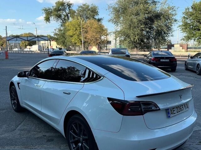 Белый Тесла Модель 3, объемом двигателя 0 л и пробегом 97 тыс. км за 13700 $, фото 3 на Automoto.ua
