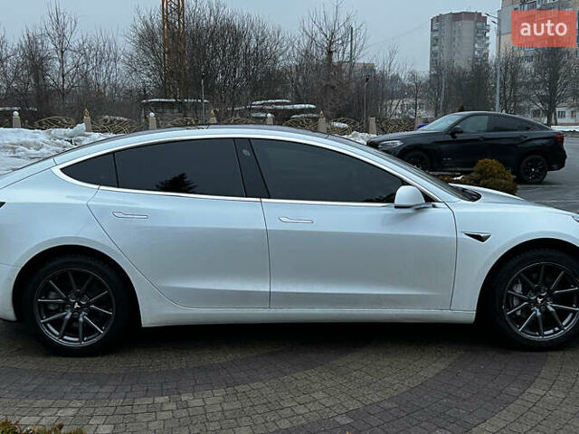 Белый Тесла Модель 3, объемом двигателя 0 л и пробегом 106 тыс. км за 19999 $, фото 7 на Automoto.ua