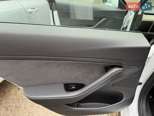 Білий Тесла Модель 3, об'ємом двигуна 0 л та пробігом 58 тис. км за 23000 $, фото 14 на Automoto.ua