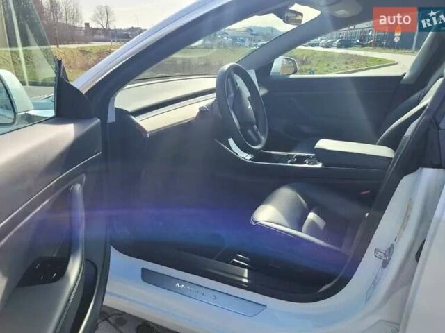 Білий Тесла Модель 3, об'ємом двигуна 0 л та пробігом 47 тис. км за 26200 $, фото 9 на Automoto.ua