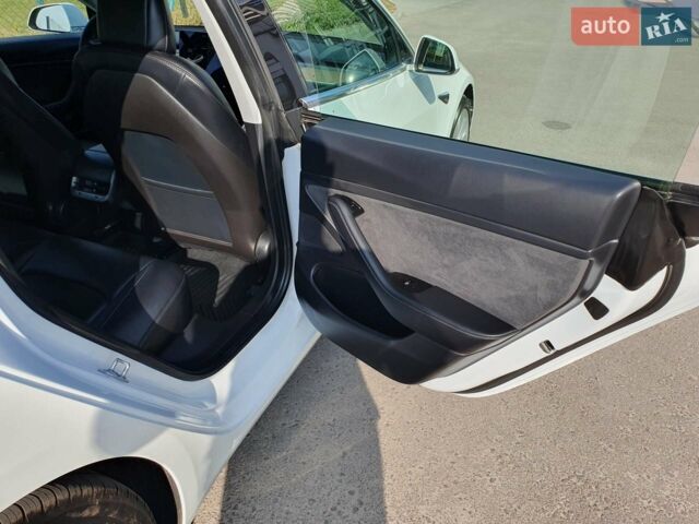 Білий Тесла Модель 3, об'ємом двигуна 0 л та пробігом 102 тис. км за 20700 $, фото 48 на Automoto.ua