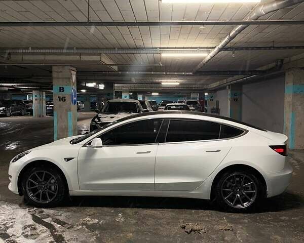 Білий Тесла Модель 3, об'ємом двигуна 0 л та пробігом 106 тис. км за 20000 $, фото 3 на Automoto.ua