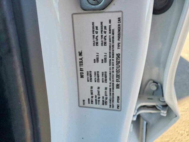 Белый Тесла Модель 3, объемом двигателя 0 л и пробегом 51 тыс. км за 4500 $, фото 12 на Automoto.ua