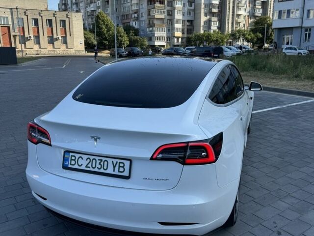 Белый Тесла Модель 3, объемом двигателя 0 л и пробегом 110 тыс. км за 20999 $, фото 1 на Automoto.ua