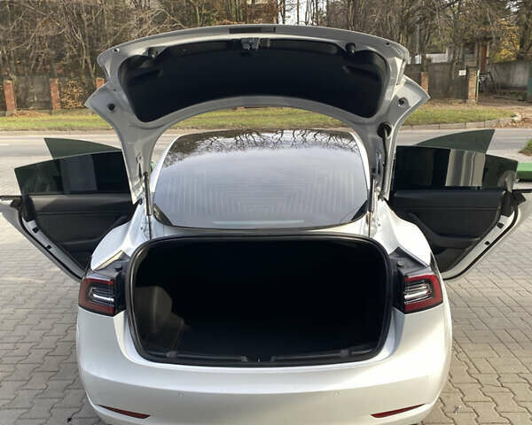 Белый Тесла Модель 3, объемом двигателя 0 л и пробегом 83 тыс. км за 21500 $, фото 14 на Automoto.ua