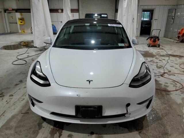 Білий Тесла Модель 3, об'ємом двигуна 0 л та пробігом 52 тис. км за 6200 $, фото 4 на Automoto.ua