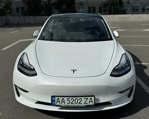 Білий Тесла Модель 3, об'ємом двигуна 0 л та пробігом 75 тис. км за 16000 $, фото 2 на Automoto.ua