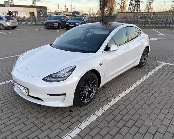 Білий Тесла Модель 3, об'ємом двигуна 0 л та пробігом 103 тис. км за 18500 $, фото 4 на Automoto.ua