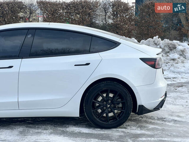Белый Тесла Модель 3, объемом двигателя 0 л и пробегом 90 тыс. км за 19999 $, фото 12 на Automoto.ua