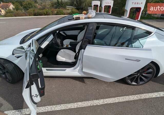 Белый Тесла Модель 3, объемом двигателя 0 л и пробегом 133 тыс. км за 17399 $, фото 8 на Automoto.ua