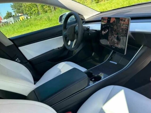 Білий Тесла Модель 3, об'ємом двигуна 0 л та пробігом 62 тис. км за 12000 $, фото 6 на Automoto.ua