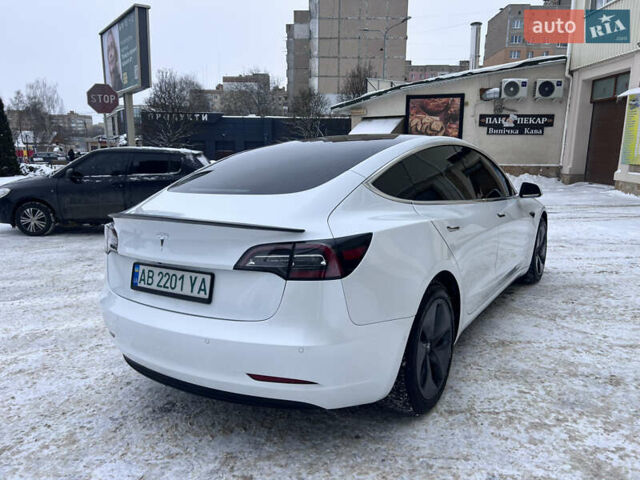 Белый Тесла Модель 3, объемом двигателя 0 л и пробегом 101 тыс. км за 14800 $, фото 4 на Automoto.ua