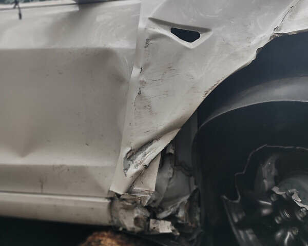 Белый Тесла Модель 3, объемом двигателя 0 л и пробегом 61 тыс. км за 9999 $, фото 9 на Automoto.ua