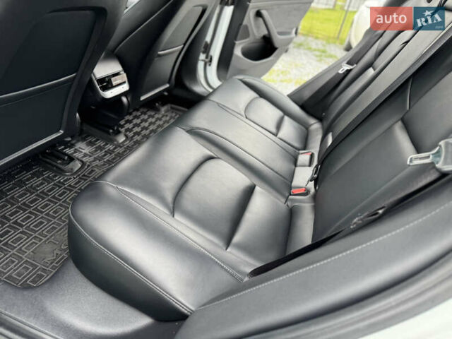 Білий Тесла Модель 3, об'ємом двигуна 0 л та пробігом 120 тис. км за 17500 $, фото 46 на Automoto.ua