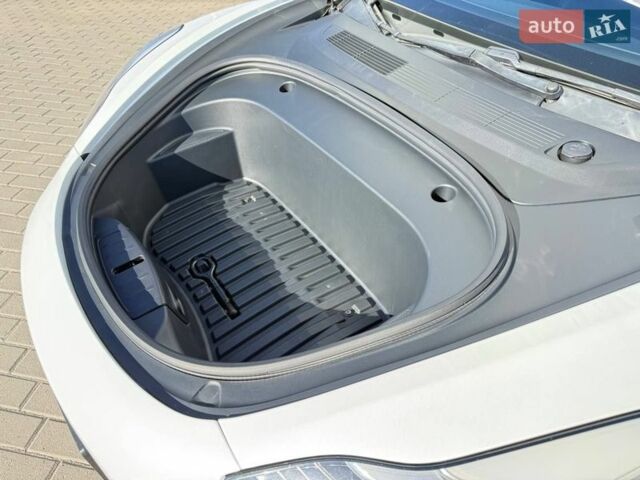 Белый Тесла Модель 3, объемом двигателя 0 л и пробегом 166 тыс. км за 19500 $, фото 17 на Automoto.ua