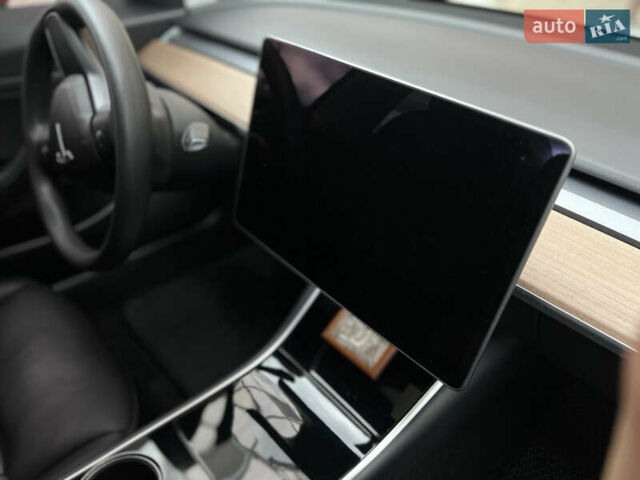 Білий Тесла Модель 3, об'ємом двигуна 0 л та пробігом 57 тис. км за 17000 $, фото 3 на Automoto.ua