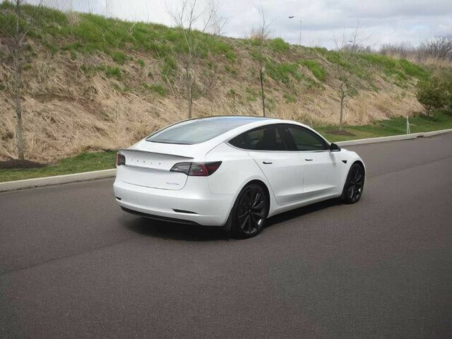 Белый Тесла Модель 3, объемом двигателя 0 л и пробегом 30 тыс. км за 6900 $, фото 6 на Automoto.ua