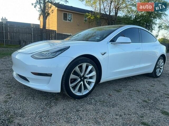 Білий Тесла Модель 3, об'ємом двигуна 0 л та пробігом 92 тис. км за 5000 $, фото 1 на Automoto.ua